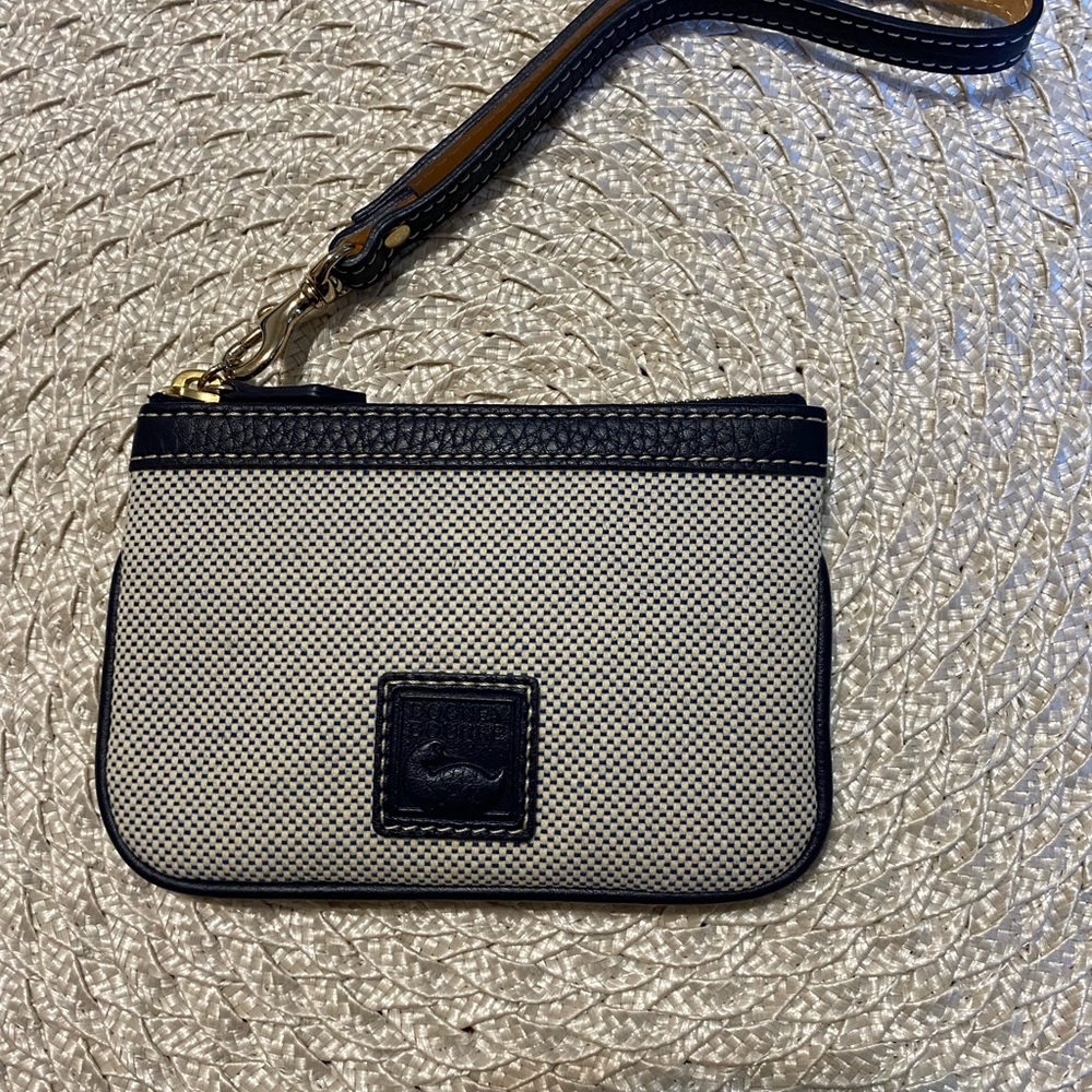 NWOT Dooney & Bourke  wristlet